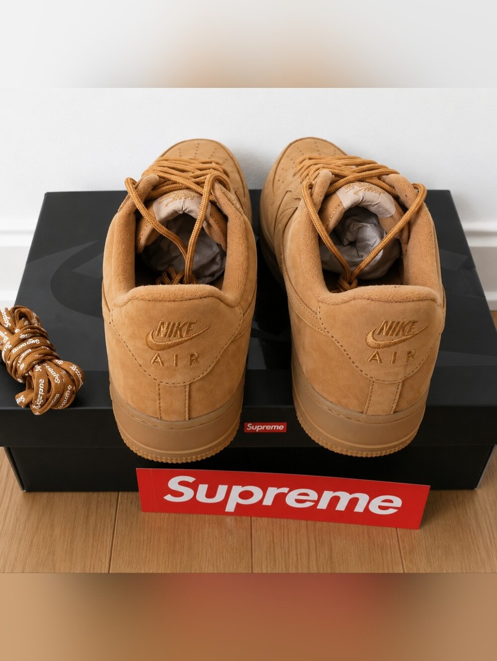 Supreme x Nike Air Force 1 Low in Wheat Brown - Picture 2 of 3
